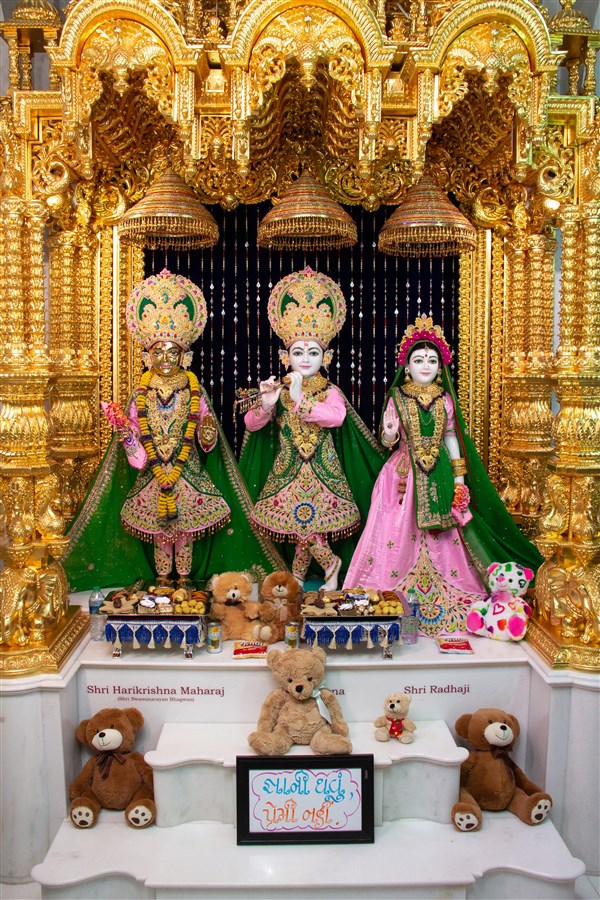 BAPS Shri Swaminarayan Mandir Los Angeles CA Radha and Krishna sculpture