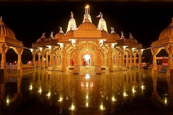 BAPS Shri Swaminarayan Mandir lighting
