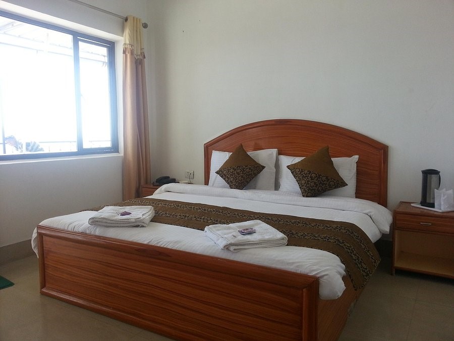 Bright Sunny Pines Hotel and Resort bedroom