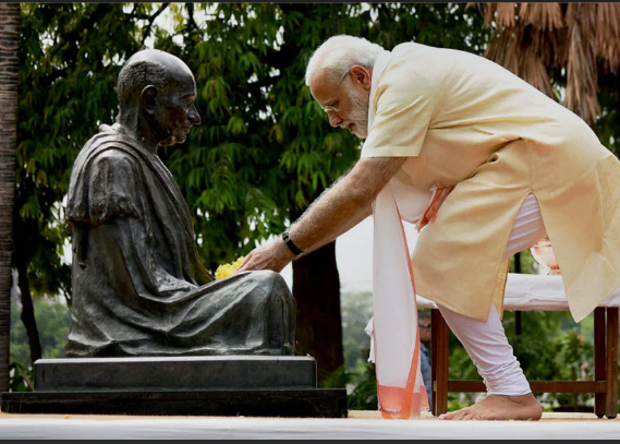 Narendra Modi touches Gandi statue feet