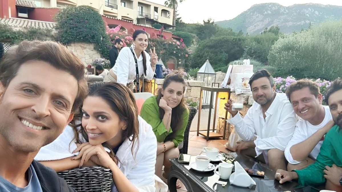 Hrithik Roshan and Deepika Padukone Snap Selfie in Italy While Shooting for Fighter