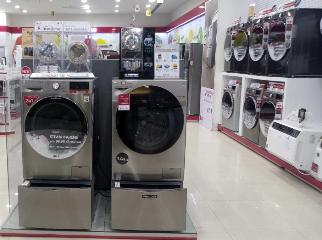 Lg front load washinng machine in a store